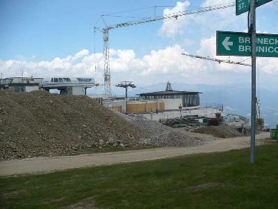 am Kron-Restaurant wird fleissig gebaut