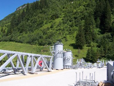 Stützenteile auf dem Parkplatz