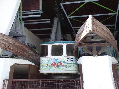 Gondel für 35 Personen in der Talstation