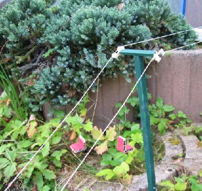 Stütze 2  (durch meinen Bruder der des öfteren meine Seilbahnen zerstört ist eine  Rollenbatterie abgebrochen