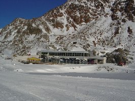 Bergstation Pitztaler Gletscher Bahn.jpg