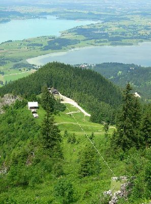 Blick auf die Trasse oberhalb Senke