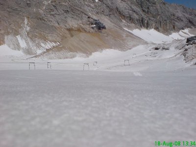 Kann mir bitte mal jemand meine Ski reichen? ;-)))