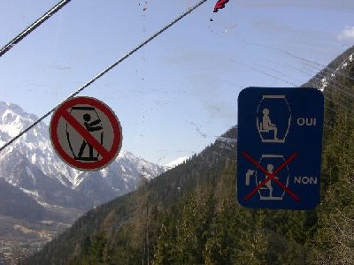 Warnhinweise. Wurden nach dem tödlichen Unfall während der Saison 2007/2008 angebracht