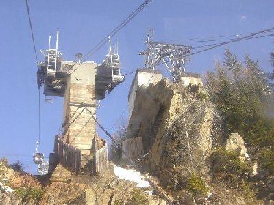 Letzte Betonstütze der EUB und rechts Materialseilbahn