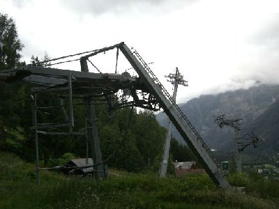Stütze 2 (Wechsellast) und Bergstatin Dorflift (fixer Stangenschlepper)