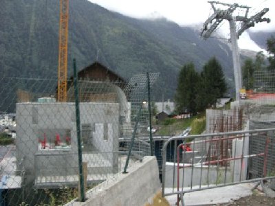 Baustelle (im Vordergrund neues Verwaltungsgebäude der Talstation)
