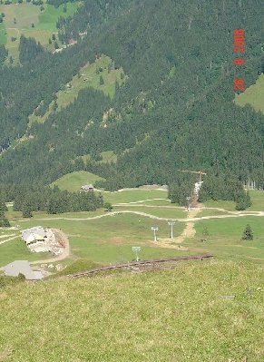 Man sieht die Trasse der neuen Silleralmbahn. In der Mitte sieht man noch wo die alte Talstation war.