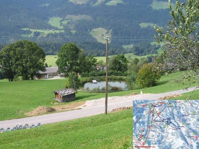 Nochmals der Blick von oben, jedoch dirket unterm Trassenverlauf. Im Vordergrund die nächste Stütze (direkt untern Maierhof).