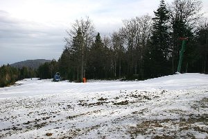 Piste und Lift Areh, ebenfalls noch unfertige Beschneiung.