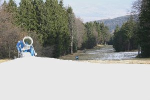 Piste am SCHL Ruska, viel Schnee wurde hier noch nicht gemacht.