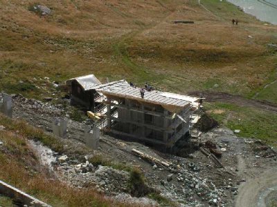 Talstation Crossliner von oben. Im Hintergrund der Leisee.