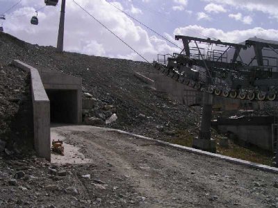 Von der Findelbahn gelangt man jetzt durch einen 90° Tunnel zur Kombibahn.