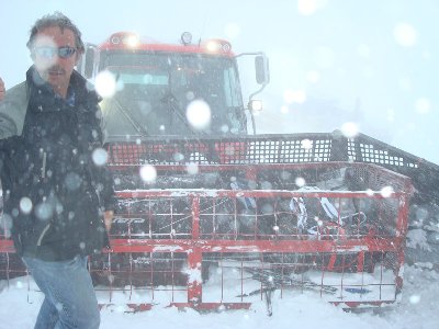 Am Kleinen Matterhorn herrschte dann gegen 9 Uhr tiefster Winter inkl. Schneefall, Sturm, Wolken und Minusgraden.