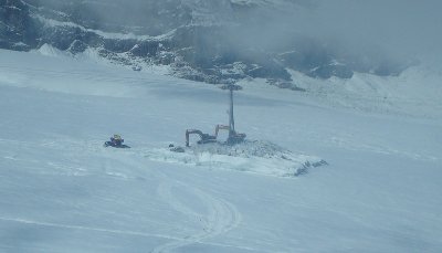 Und noch mal hoch - Blick auf die Stützenarbeiten aus der Gondel