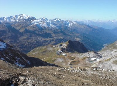 Blick von oben zum See