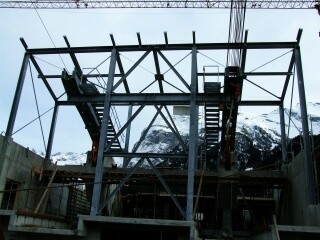 Station von vorne mit Zugseilumlenkrädern