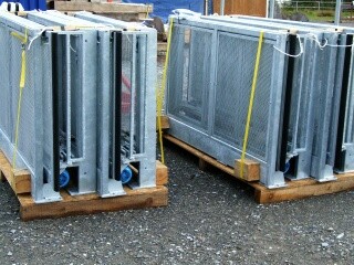 Perrontüren. Man beachte die Motoren für die automatische Öffnung/Schliessung