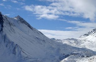 Die komplette Strecke der Pezidbahn, von der Lawensbahn aus gesehen