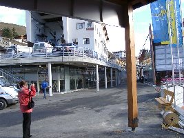 Neues Kassengebäude, neuer Zugang zur Talstation (Serfaus)