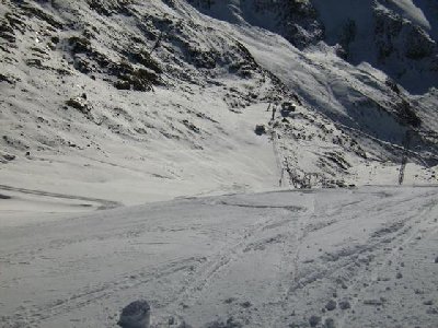 Blick zur Talstation des SL Gaiskarferner, hier brauchts noch ordentlich Schnee