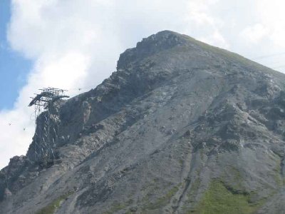 Schiahorn und alte Seilbahnstütze Strelapaß Parsenn