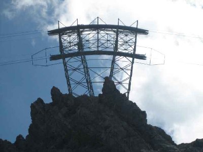 Seilbahnstütze im Zoom