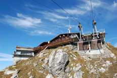 Ein Blick aus der Gondel auf die Gipfelstation