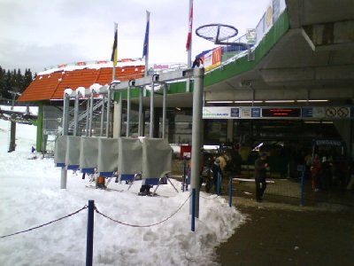 Die Drehkreuze sind jetzt weiter vom Einstieg weg angebracht