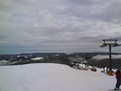 Fernsicht bist in die Alpen und teils  kurz Sonnenschein an der Bergstation der 8EUB - bei dem Regen in Freiburg hätte ich das nie gedacht