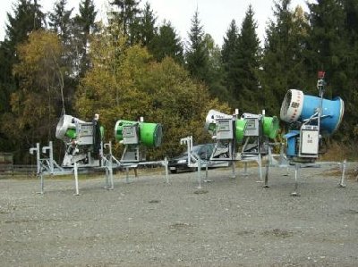 Weitere Modelle von Sufag und Lenko an der Talstation.