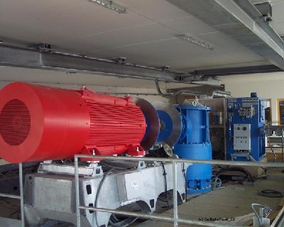 Der Elektromotor in der Talstation mit den beiden Betriebsbremsen.