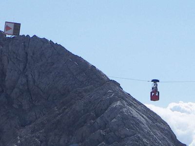 pfeil mit seil und gondel