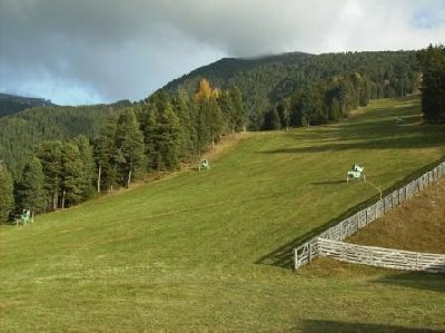 Einige der neuen Sufag Schneekanonen am Trametschlift.