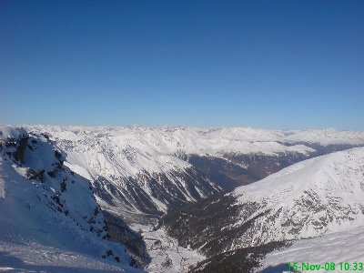 Was für ein geiles Panorama... - auf der Alpen-Südseite sind die ganzen Gipfel schon mit Schnee bedeckt :-)