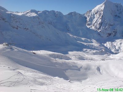 Blick von ganz oben (von der Bergstation der 4-Sessellift Schöntauf II) in das Skigebiet