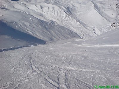 Feinster Pulver und kein Mensch auf der Piste...