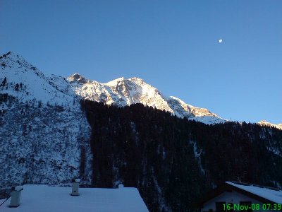 Sonntag früh - ein Blick aus dem Fenster Richtung "König" Ortler. So ein Mist - schon wieder Kaiserwetter... ;-)