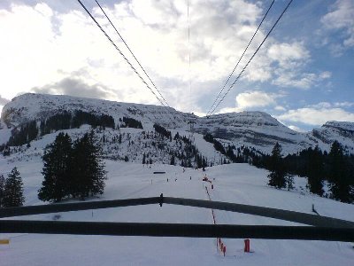 Mittelstation Iltios. Blick zum Chäserrugg. Niemand auf der Piste!
