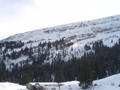 Angekommen bei der Talstation Zinggen der KSB Ruestel (ASJ). Blick zum Stöfeli und Ruggschöpf. Hier soll die neue KSB rauf und eine zweite Verbindung zum Chäserrugg schaffen.