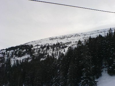 Bildmitte: Berggasthaus Söfeli. Hier die Trasse der zweiten Chäserrugg-Schiene (KSB).