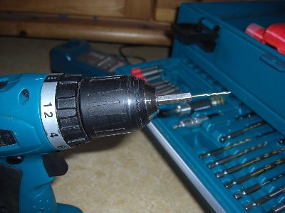 1,5mm Bohrer + Akkuschrauber