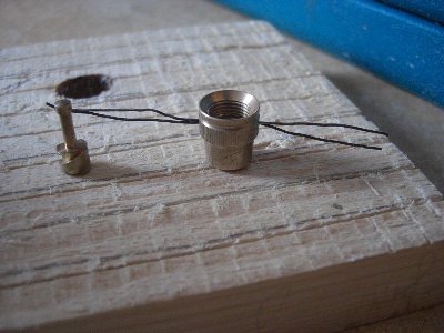 nun zieht man beide Drähte auf einmal durch....