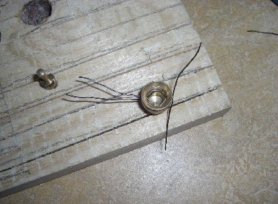 man biegt die Drähte nach links und rechts....