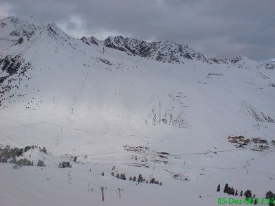 Der Alpenrosenlift im Vordergrund - am Gegenhang links die neue Kaiserbahn