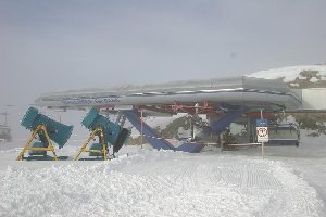 Sehr interessante Konstruktion: Bergstation Schaidbergbahn. Im Vordergrund zwei Hedco Kanonen, die sieht man auch immer seltener!