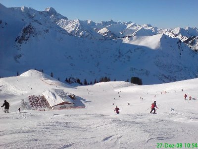 Die "Adlerhorst"-Hütte - hier sind wir auch eingekehrt. Die Hütte stach mir heute sofort in das Auge. Wieso? Das erkläre ich Euch später...