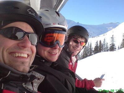 Meine 3 Arbeitskollegen. Ihr seid mir sicher nicht böse, dass ich Euch am Vortag ganz spontan zum Skifahren überredet habe - oder? ;-)