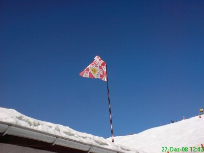 Und hier der Grund, warum mir der "Adlerhorst" gleich so sympathisch war - der Gastwirt hat nämlich die VfB-Flagge gehisst :-) @k2k: die Hütte ist was für uns *grins*