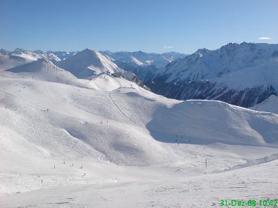 Was für ein Anblick... Auf dem Bild sind auch die Bergstationen der Samnauner Pendelbahnen zu sehen